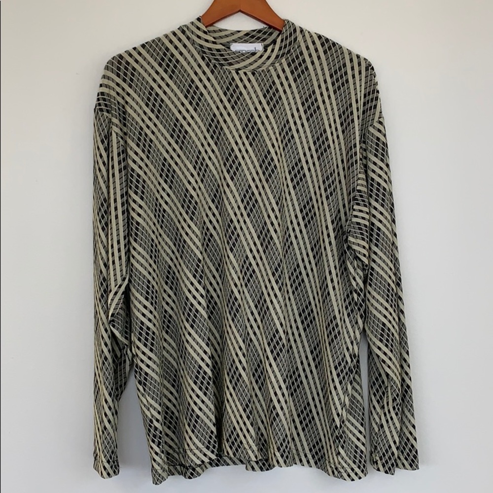 3/$30 Smash vintage cream and black long shirt